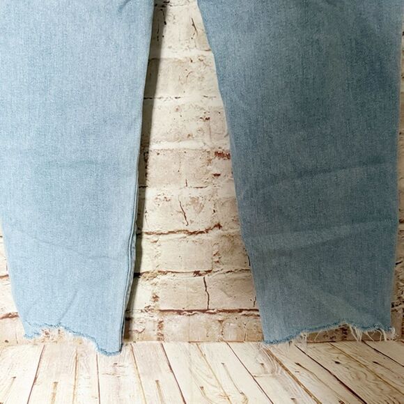 American Eagle curvy mom jeans distressed - Picture 7 of 9